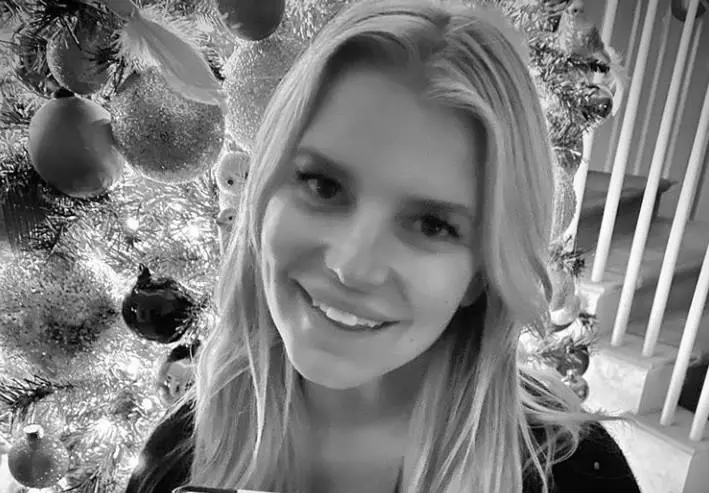 Jessica Simpson choc: "Ho subito abusi sessuale a 6 anni, provai a togliermi la vita"