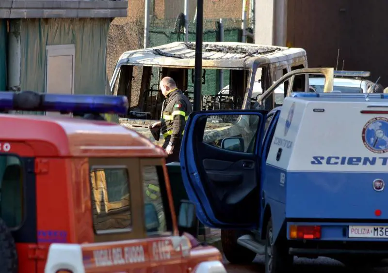 Milano, incendio nella notte nella scuola di polizia locale