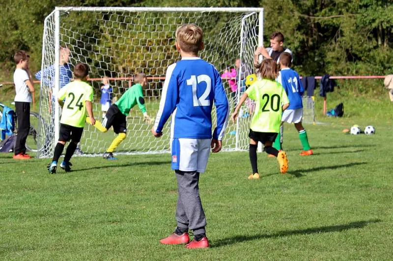 Razzismo alla scuola di calcio: “Vi cacciamo dall’Italia”