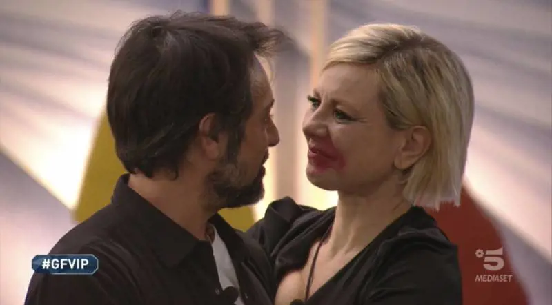 Gf Vip, Antonella Elia svela il suo dramma nella casa: "Non spargo amore, spargo lotta