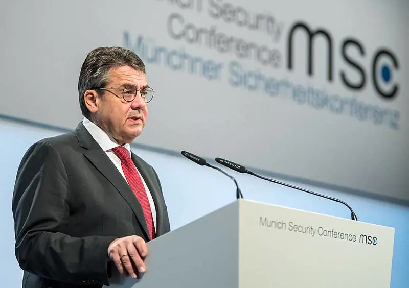 La sinistra e le banche: l'ex leader Spd Gabriel è stato assunto da Deutsche Bank