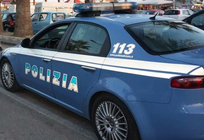 "Correte a salvare mamma": così la bambina chiede aiuto alla polizia