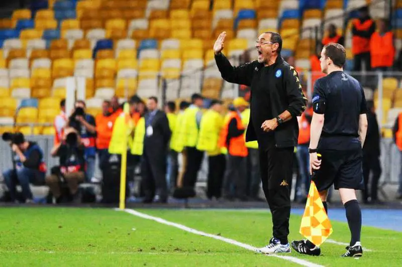 Sarri sconfitto due volte: in campo e a parole Tifosi infuriati. E Agnelli...