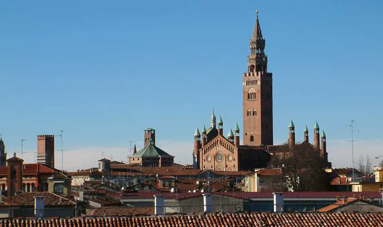 "Finocchio di m...": otto mesi a un tunisino per aver picchiato un gay