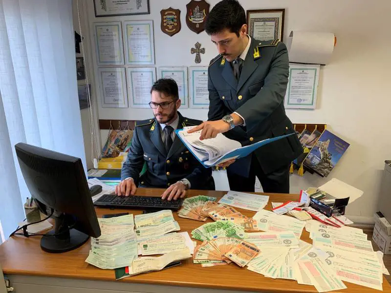 Chiedevano interessi usurari agli imprenditori: in arresto padre e figlio