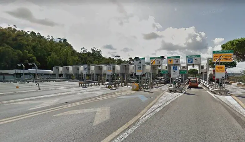 Topi nel casello, i dipendenti fuggono: che caos sulla A20