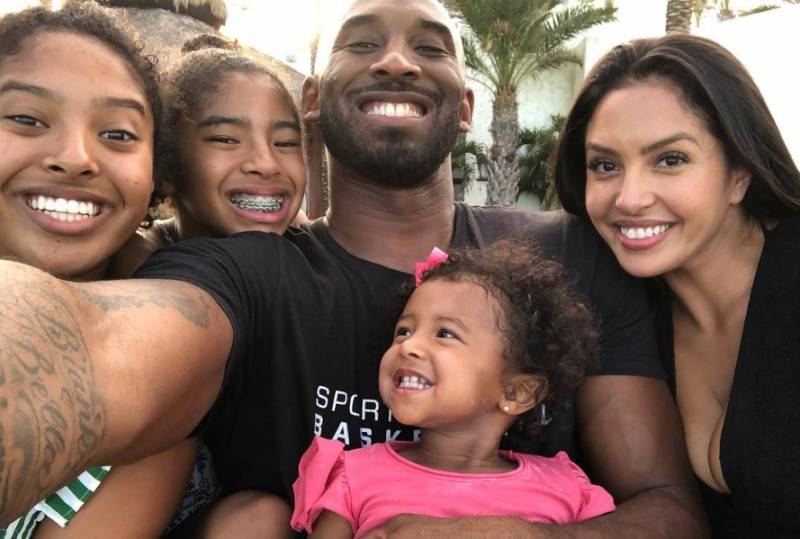 Vanessa e Kobe Bryant con le figlie