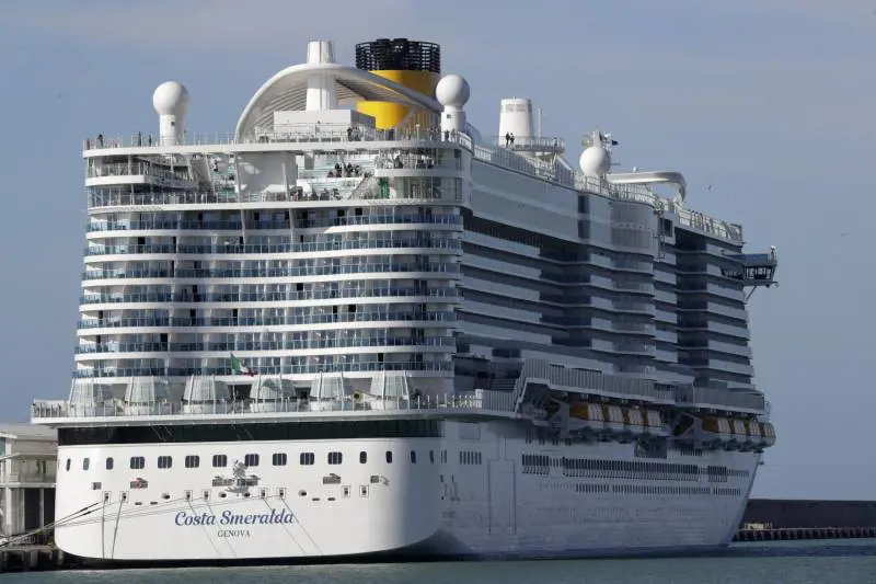 Nave ferma a Civitavecchia, negativi i test del virus