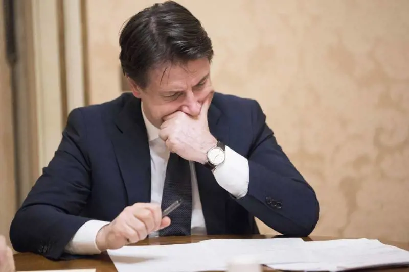 Fase 2, notte di scontri tra Conte e Regioni: accordo trovato all'alba
