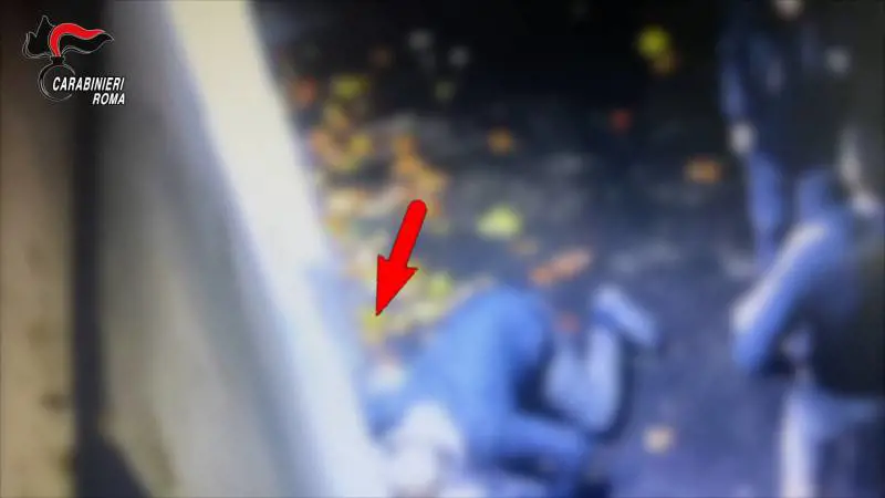 Presa la "gang delle serrande": così i baby ladri rom svaligiavano i negozi