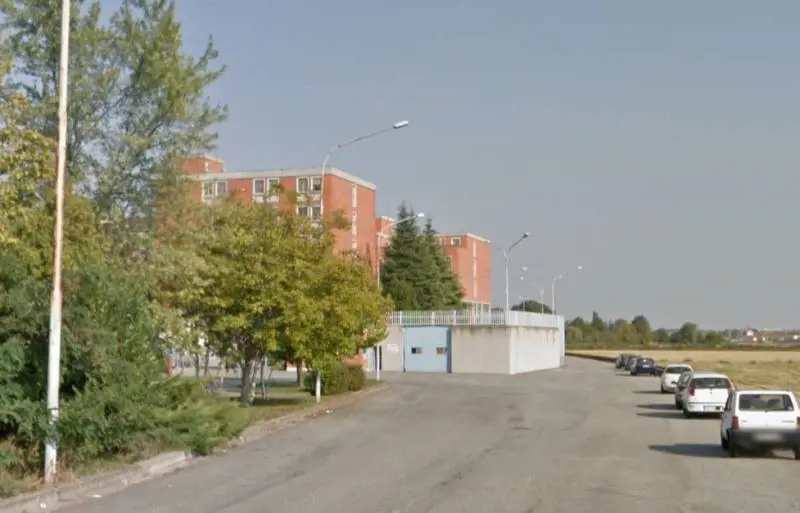 Pugni e testate contro 3 agenti: detenuto straniero li manda in ospedale