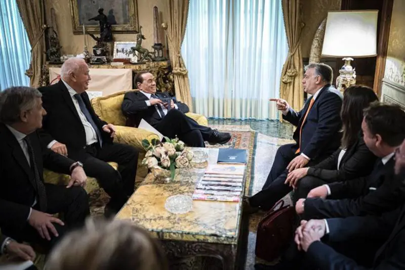Berlusconi in campo per Orban: "Fidesz dia segnali positivi"