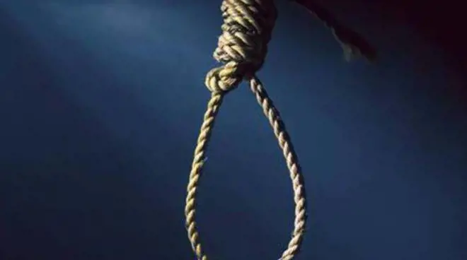 Manda un cappio all'ex fidanzata e la minaccia: "I miei amici mafiosi..."