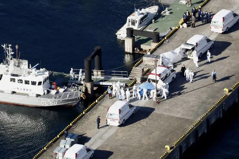 Diamond Princess allarme dei passeggeri: "Scarseggia cibo e siamo bloccati nelle cabine"