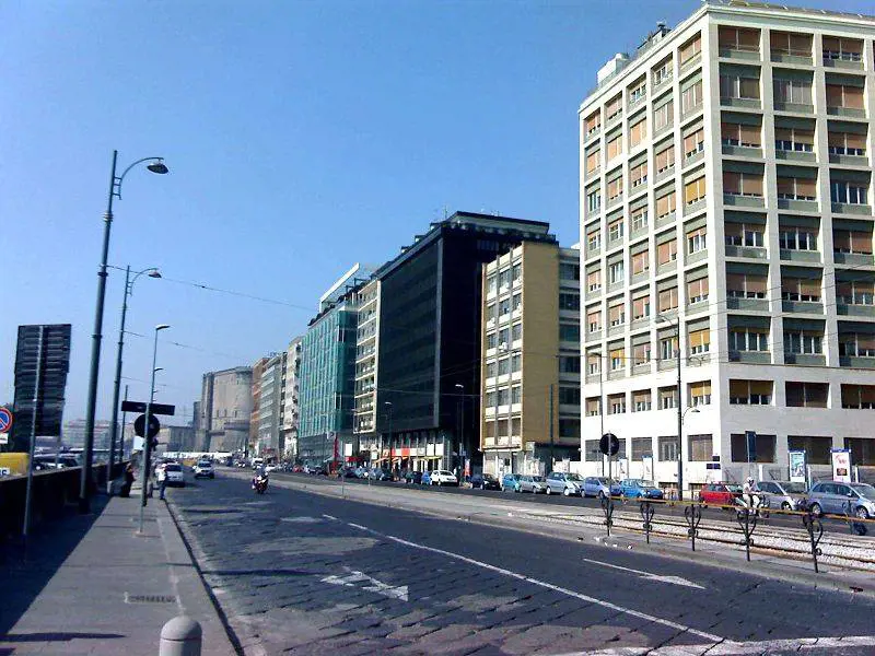 La follia del maliano: tenta di strangolare il portiere dell'hotel