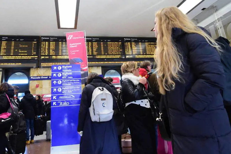 La linea chiusa per altri due giorni. Oggi sciopero di 8 ore: giornata nera