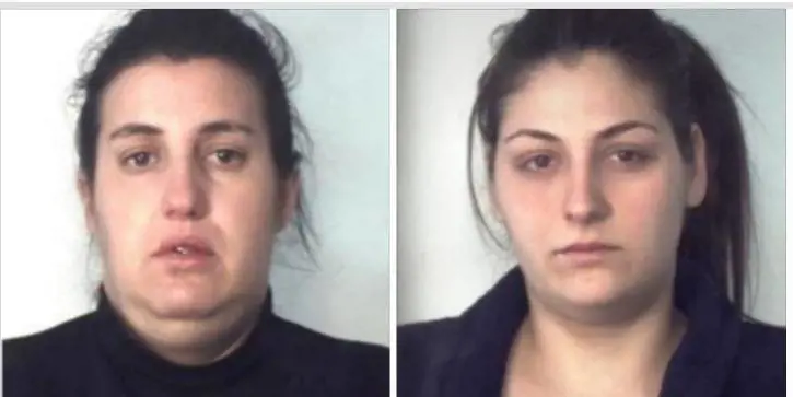 Per disfarsi della droga si facevano aiutare da un bambino di 4 anni: in arresto due donne