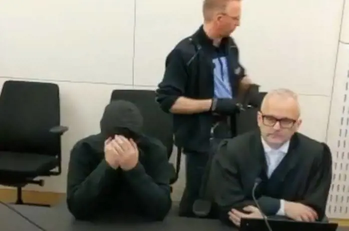 Dresda, per vendicarsi della moglie soffoca i figli col coibentante