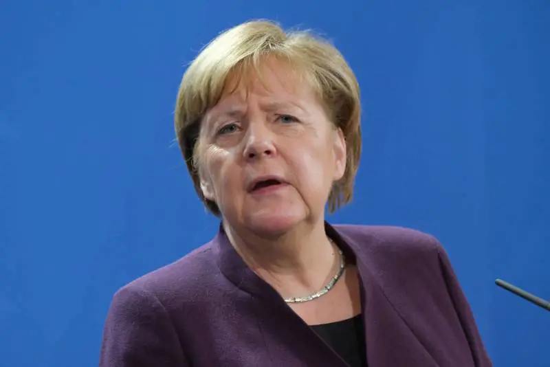 Tre candidati (e mezzo) per guidare la Cdu il partito affondato dalla delfina della Merkel