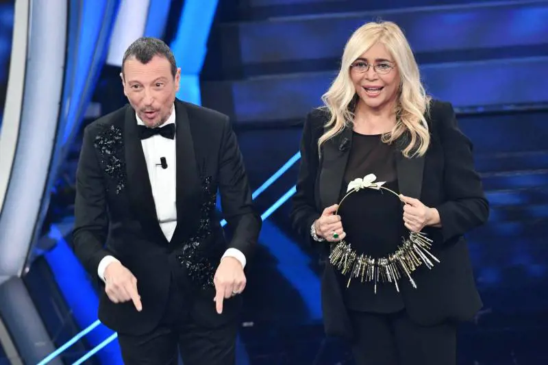 Mara Venier sbotta sui compensi: "Basta str..."