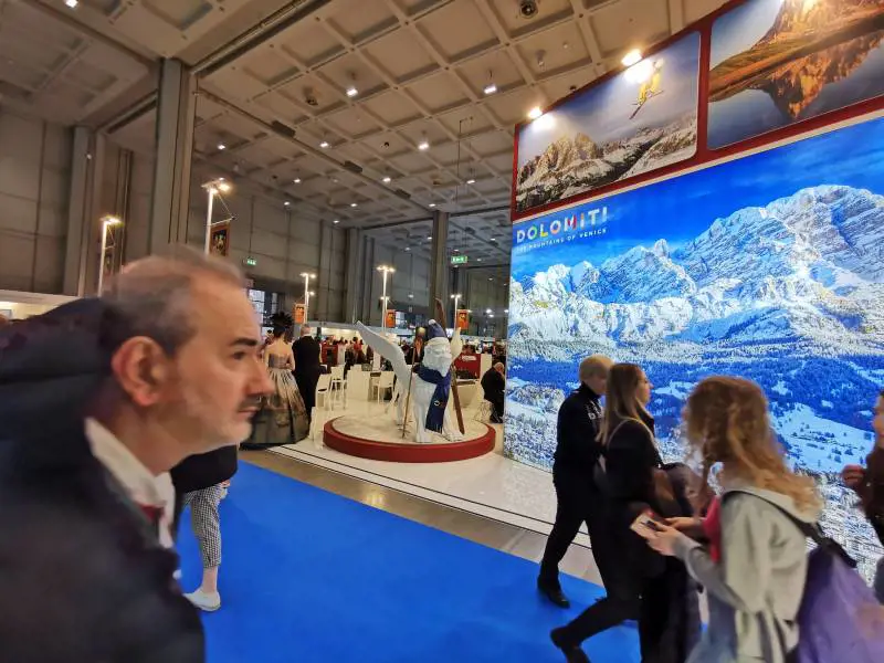 Veneto Outdoor: 400 itinerari con l'App. La Toscana raccontata dai turisti con un hastag