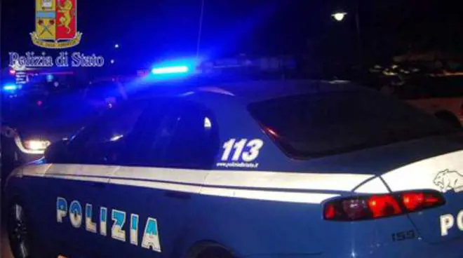 Ruba, malmena il derubato e picchia i poliziotti: algerino semina il panico a Bolzano