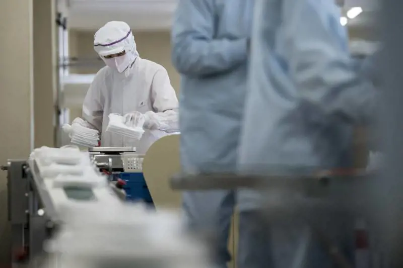 Coronavirus, l’esperto: ''Se non si ferma epidemia, a rischio due terzi popolazione mondiale''
