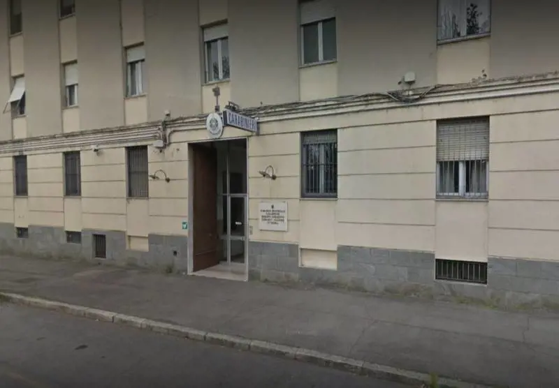 Parma, nigeriano colto a spacciare crack fugge e attacca carabinieri