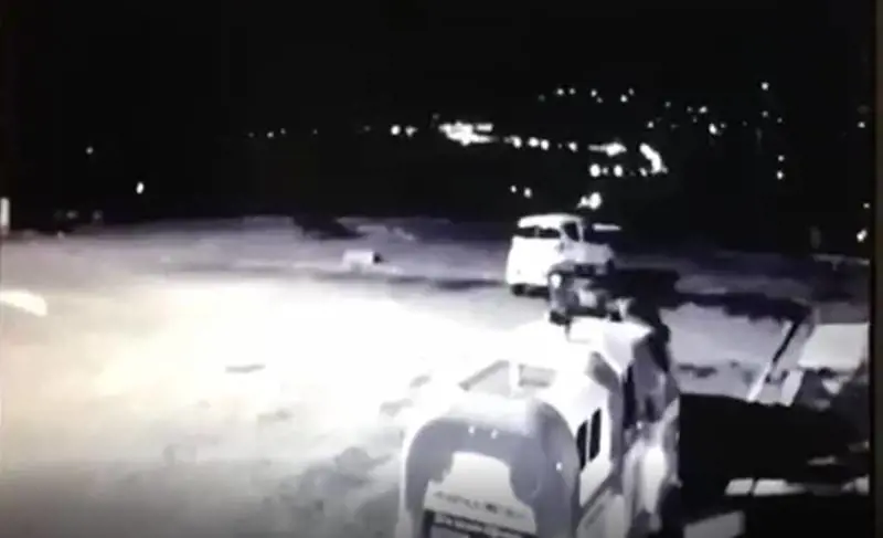 Posillipo, rifiuti sversati abusivamente nei cassonetti