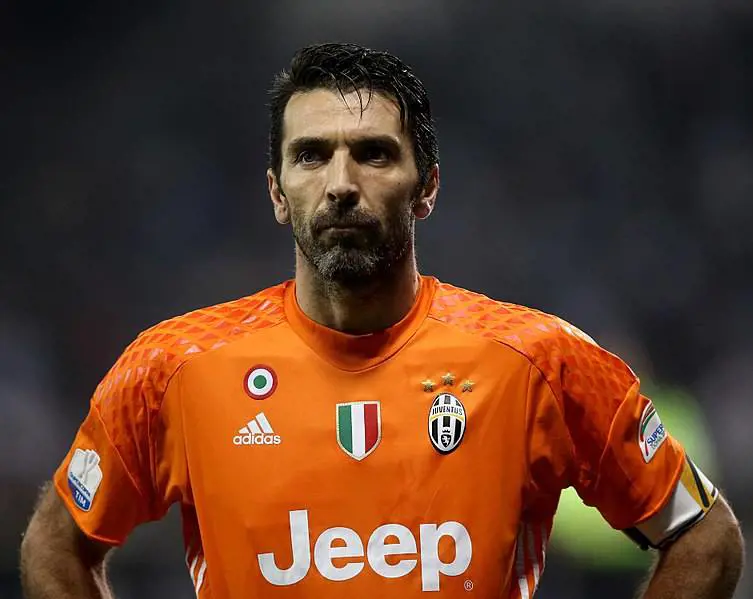 Juventus in difficoltà, Buffon ironizza: "Tutti siamo contro Sarri"