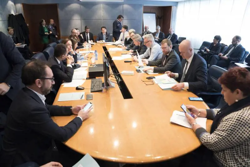 Coronavirus, la chiamata interrotta e la tv: ora è gelo tra Fontana e Conte