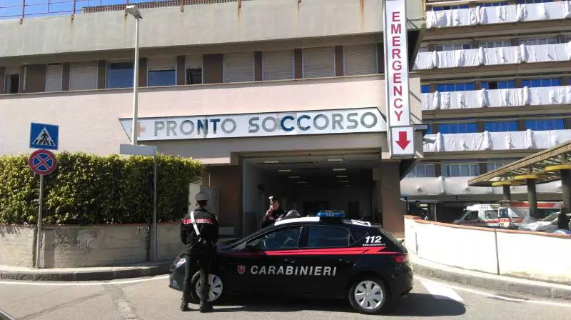 Narcotizza una donna ricoverata in ospedale e abusa di lei: agli arresti un infermiere