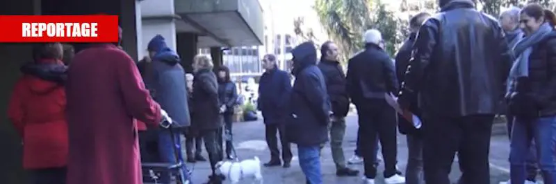 Gelo e degrado negli alloggi popolari: "Qui ci fanno vivere come cani"