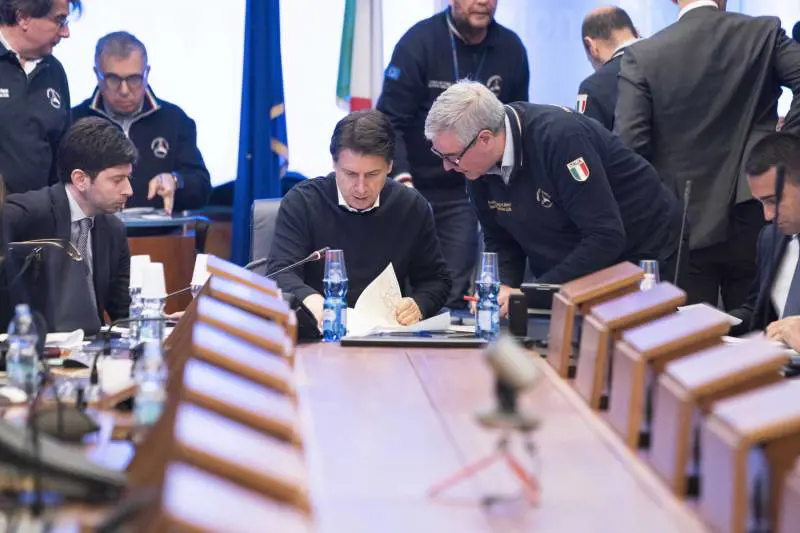 Conte tenta la manovra bipartisan ma al vertice si parla solo di sanità