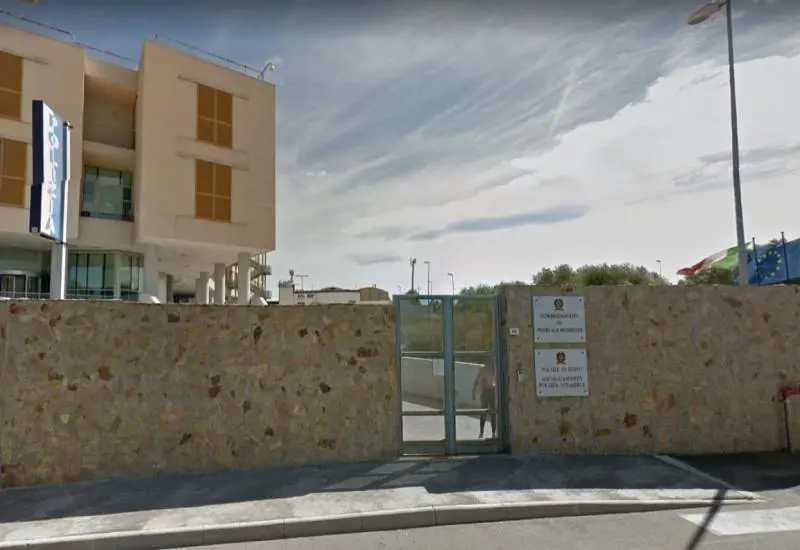"Non distruggete la rete" E 20enni vandali pestano l'anziano che li sgrida