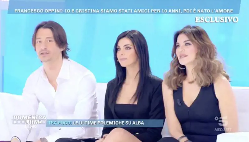 Alba Parietti versione suocera, presenta la compagna del figlio: "È una ragazza semplice"