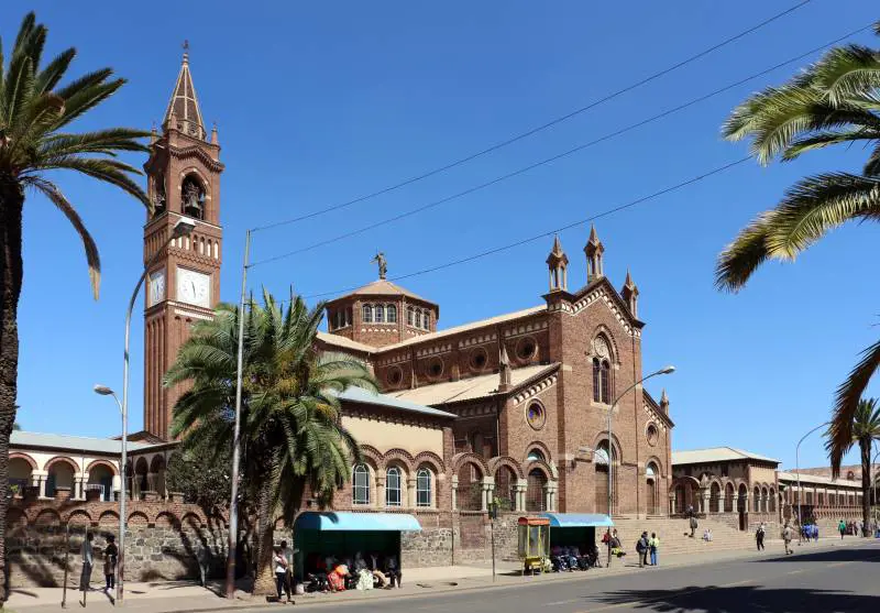 Virus, docenti italiani in Eritrea bloccati in aeroporto e obbligati a quarantena