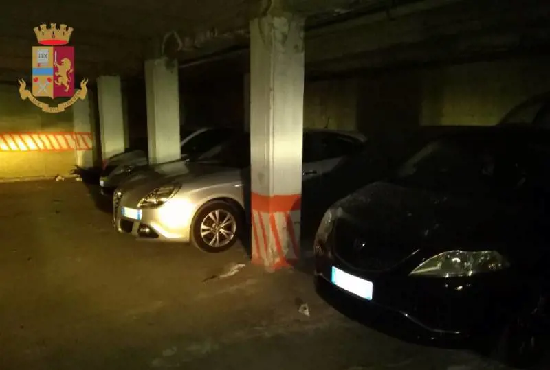 Scoperto il "garage" delle auto rubate a Ponticelli