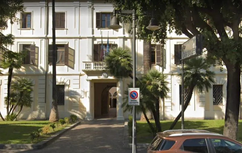 Cosenza, marito romeno la pesta e la stupra: divieto di dimora