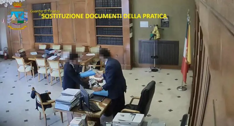 Truffa all'Ue sui fondi per l'agricoltura: arrestati funzionari regionali