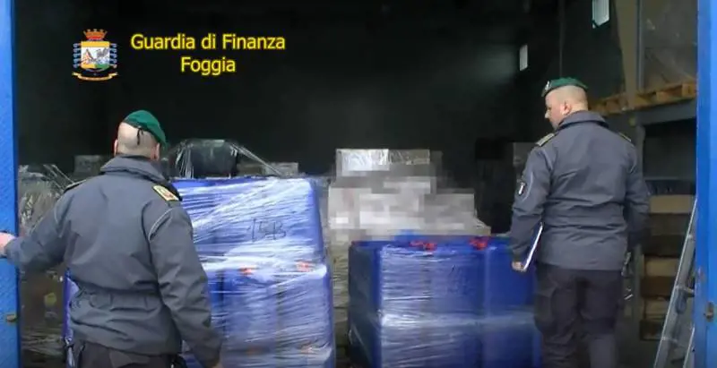 Gli igienizzanti costano cinque volte di più: il sequestro delle fiamme gialle