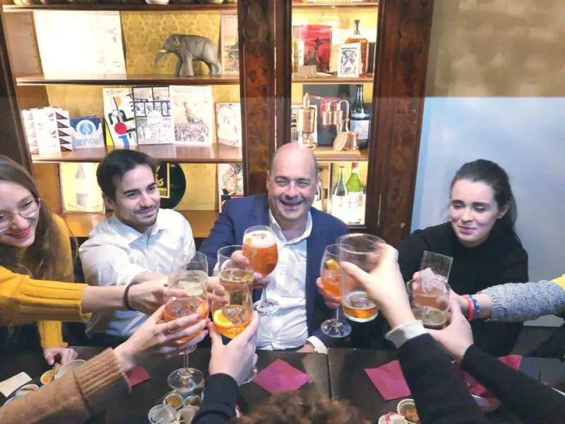 Aperitivo, incontri e interviste: le ultime tappe di Zingaretti