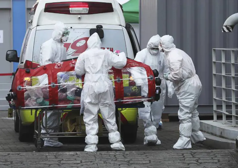 Lombardia, la situazione negli ospedali: "Strutture al collasso e personale sfinito"