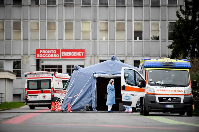 Gli ospedali rischiano la crisi: "Chi salvavamo adesso muore"