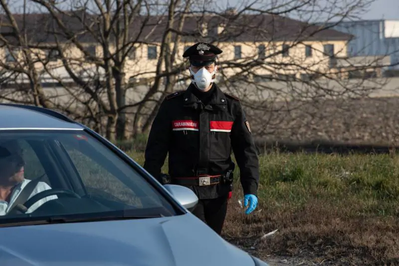 Coronavirus, escono da zona rossa per andare in vacanza: denunciati