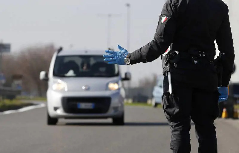 Virus, chi viola i divieti rischia anche l'arresto