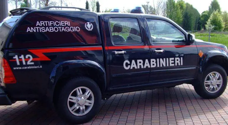 Milano, trovati tre candelotti incendiari in strada. "Uno sarebbe potuto esplodere"