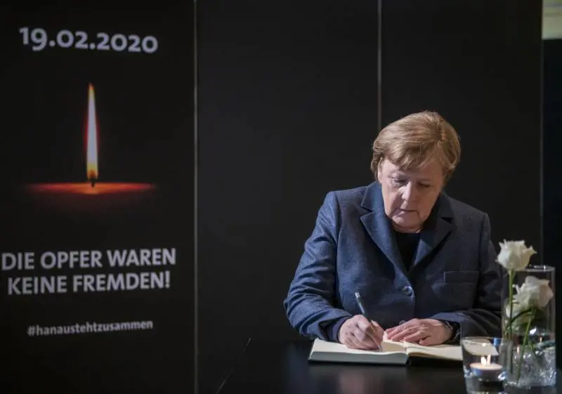 Rivelazione choc della Merkel: "Il 70% dei tedeschi è a rischio"