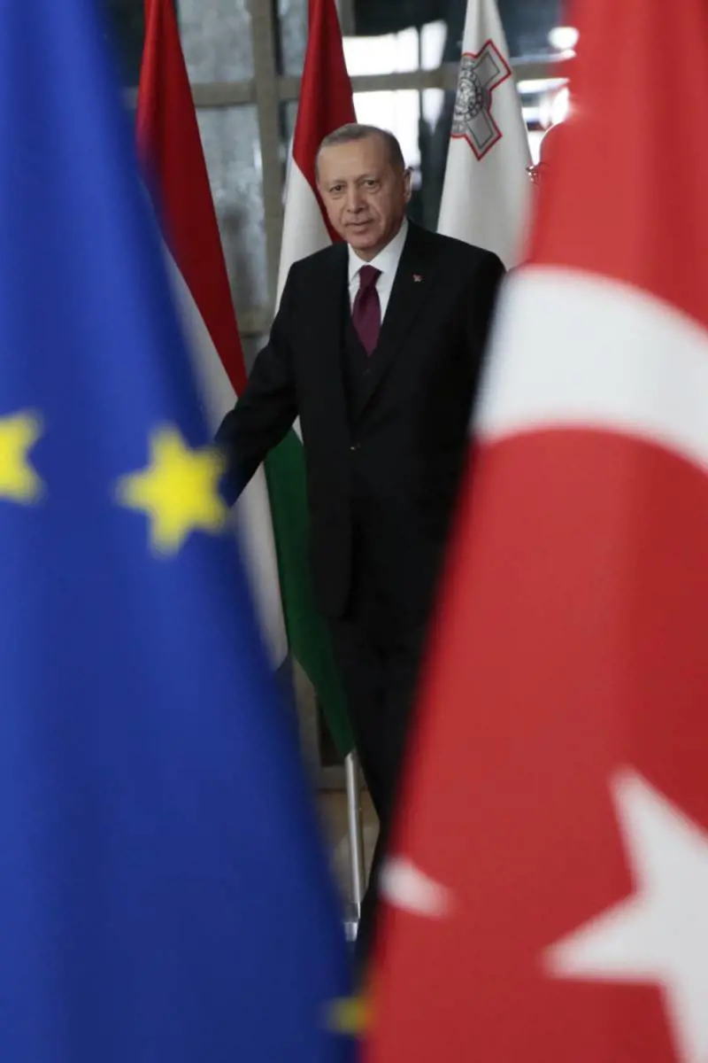 Erdogan torna a minacciare l'Europa sui migranti 