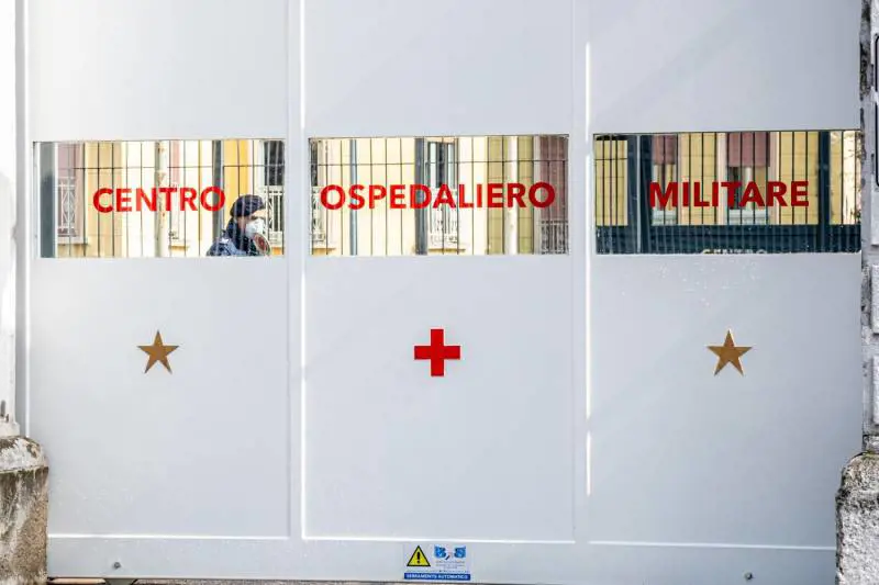 "È come stare in guerra? Se mi ammalo, intubate i più giovani"